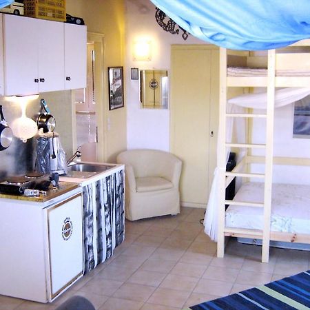 Adonis Guesthouse Batsi Quarto foto