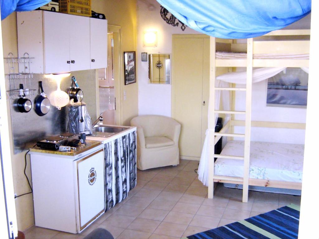 Adonis Guesthouse Batsi Quarto foto