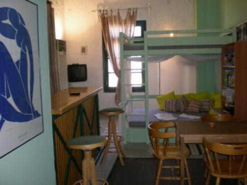 Adonis Guesthouse Batsi Quarto foto