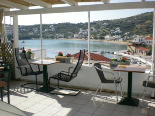 Adonis Guesthouse Batsi Exterior foto