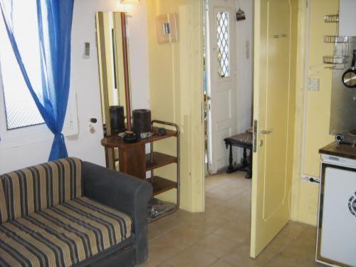 Adonis Guesthouse Batsi Exterior foto